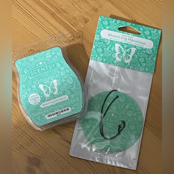 Scentsy Other - Scentsy wax melt and scentsy circle Blooming Marvelous scent